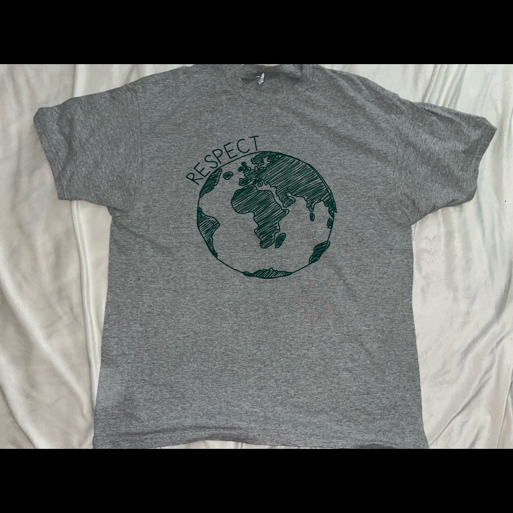 graphic tee  (BUNDLE ONLY!!)